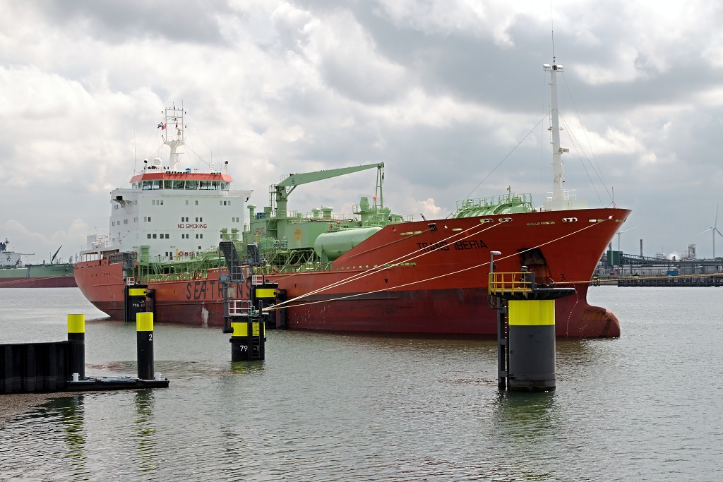 scheepvaart schip schepen hdr marine tanker containerschip offshore ferry sleepboot rotterdam transport maasvlakte europoort botlek rondvaart sar portlantis haven industrie